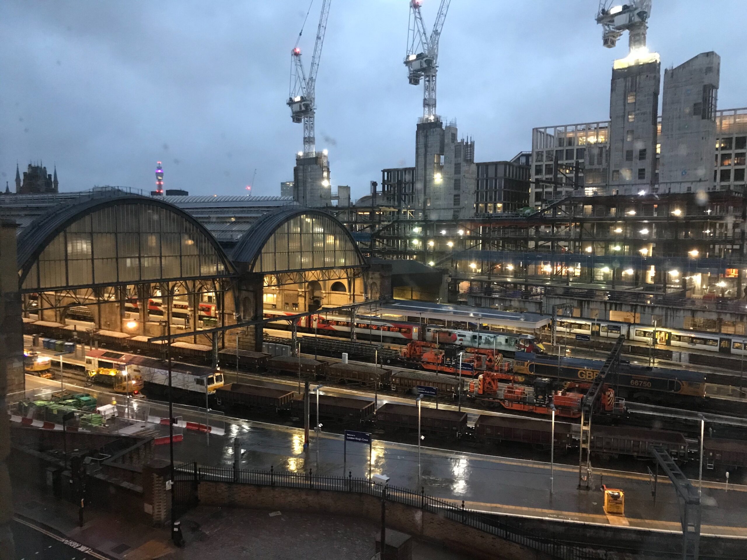 The throat of kings cross train station in the early evening
